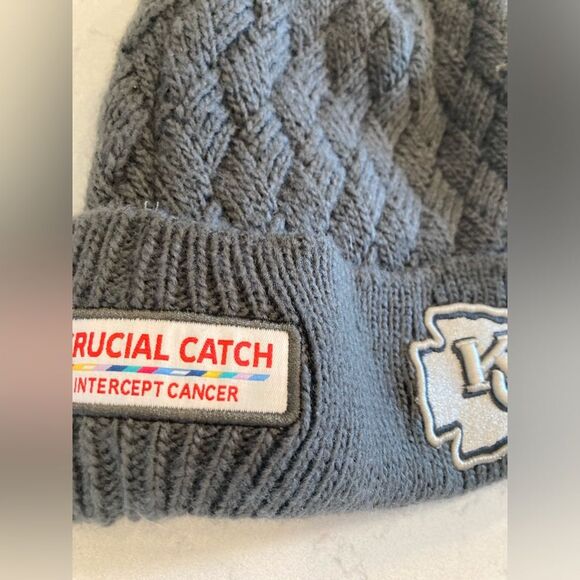 Kansas City Chief Crucial Catch Cancer Special Edition Grey Fleece Lined Beanie - Picture 2 of 4